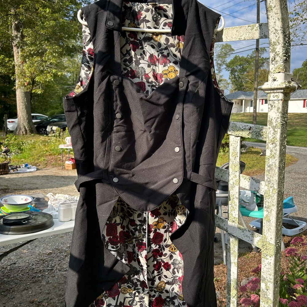 Hot Topic Black Vest with Floral Pattern